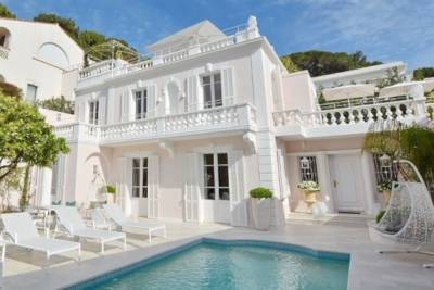 Cap d'Antibes holiday villa rental with pool steps to beach and Eden Roc hotel
