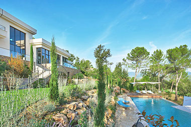 Exclusive luxruty villa rental with pool in Terre Blache golf course, south of France