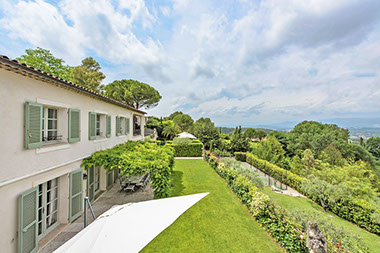 Luxury villa rental with tennis court in Mougins, France