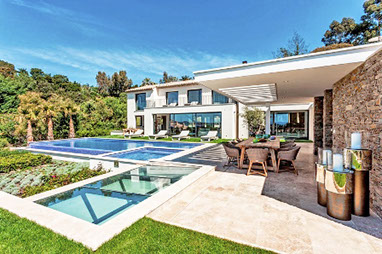 Exclusive modern holiday villa in St Tropez ideal for large groups