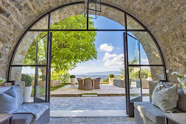 Exclusive villa rental in the center of Mougins medieval village