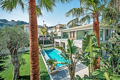Cap Ferrat luxury villa rental for large groups near town and beaches